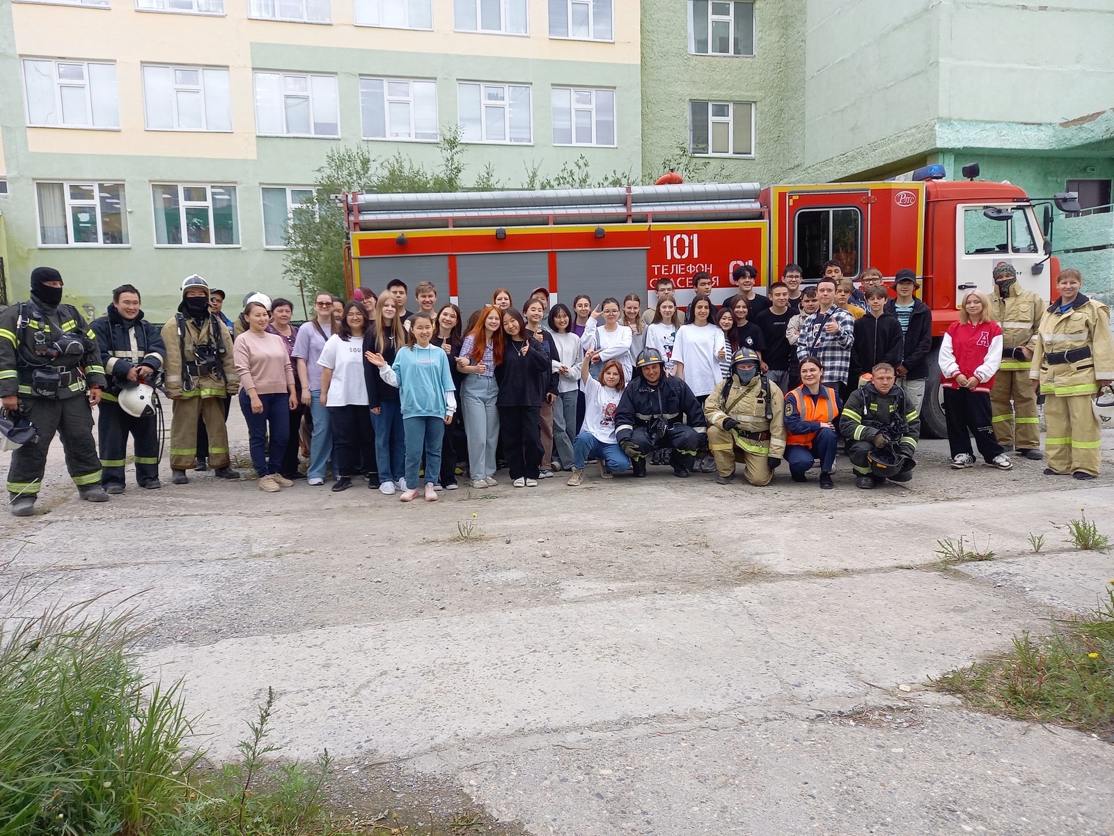 Тренировка пожарных в учебном учреждении « «Город Удачный»